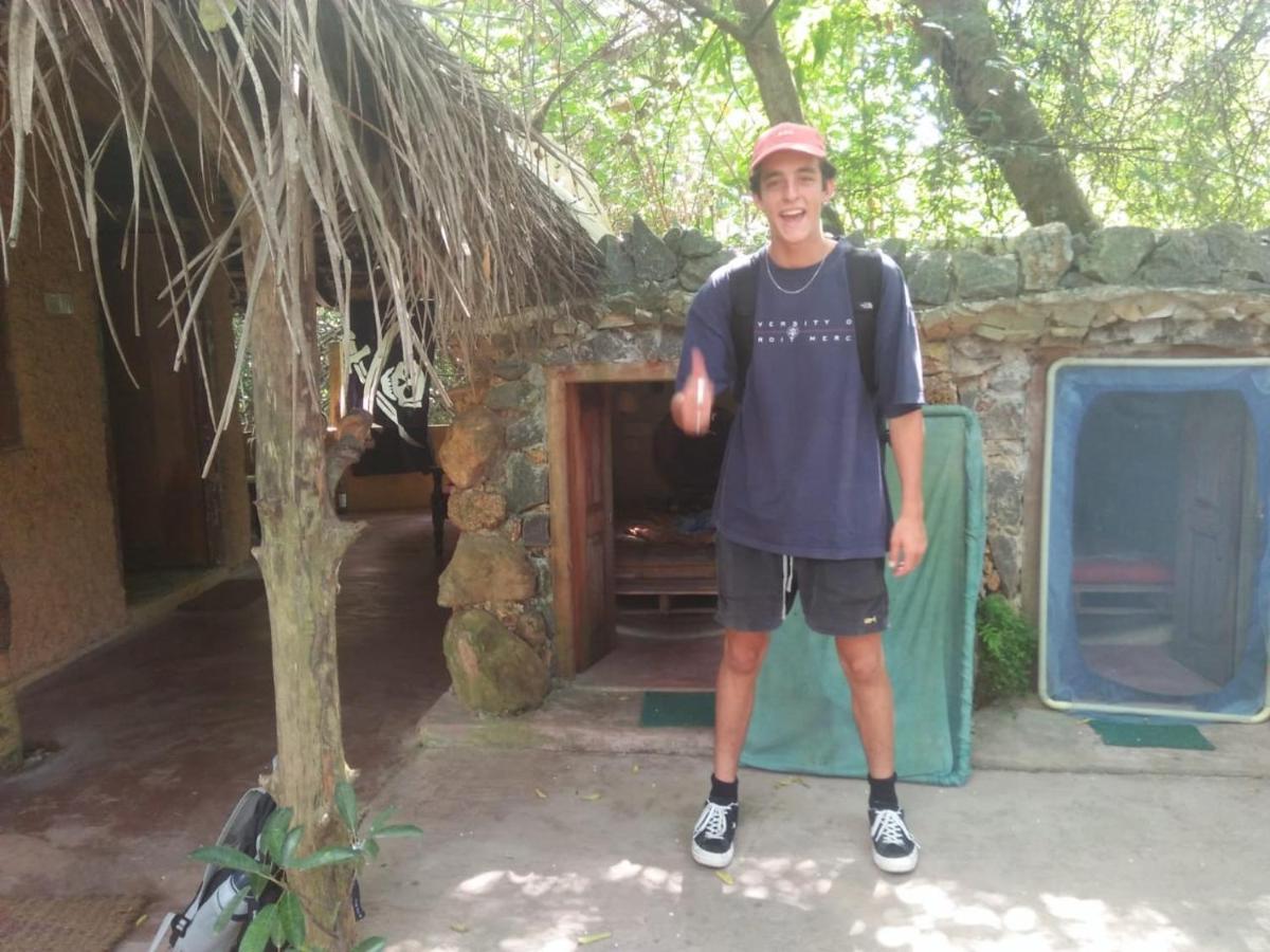 Chill Nasa Hostel Bentota Bagian luar foto